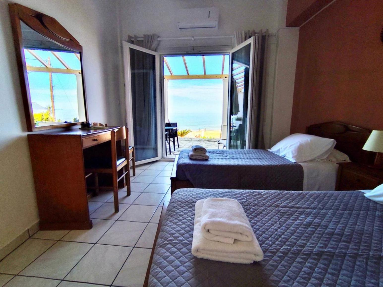 Nereides Apartments Агиос Гордиос Екстериор снимка