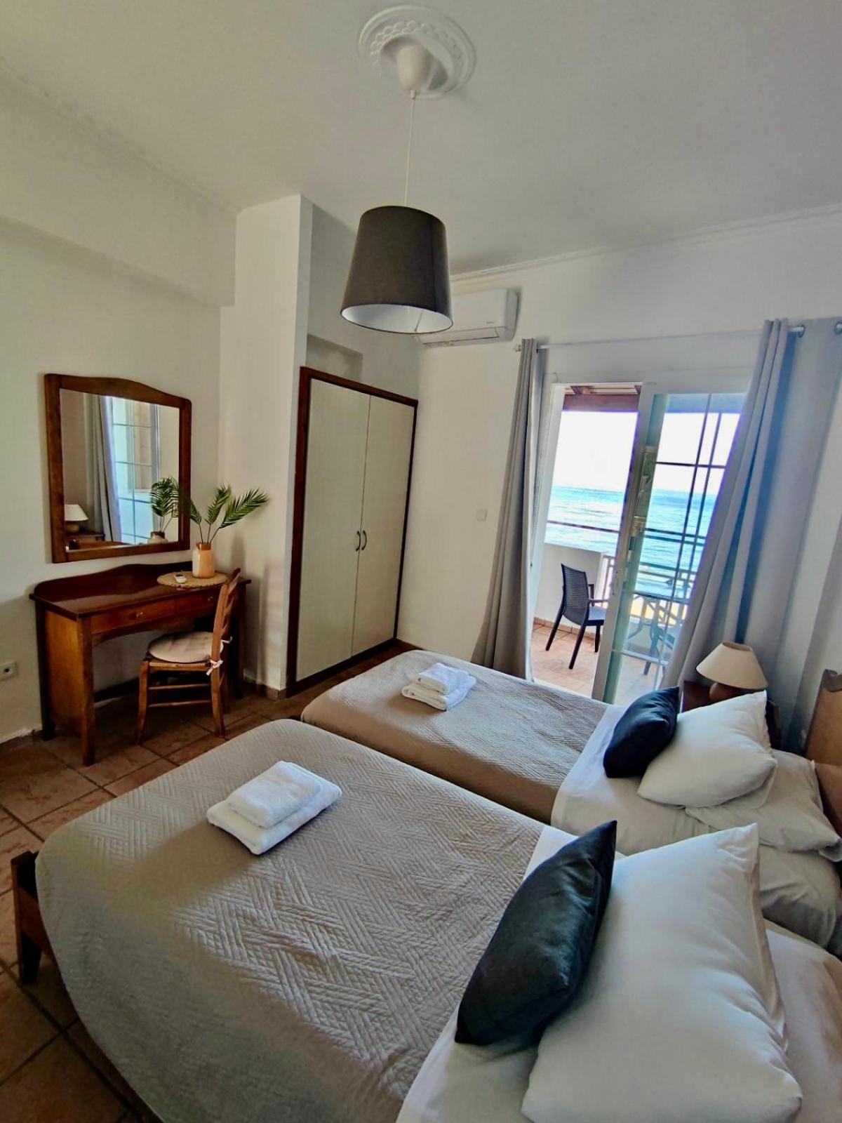 Nereides Apartments Агиос Гордиос Екстериор снимка