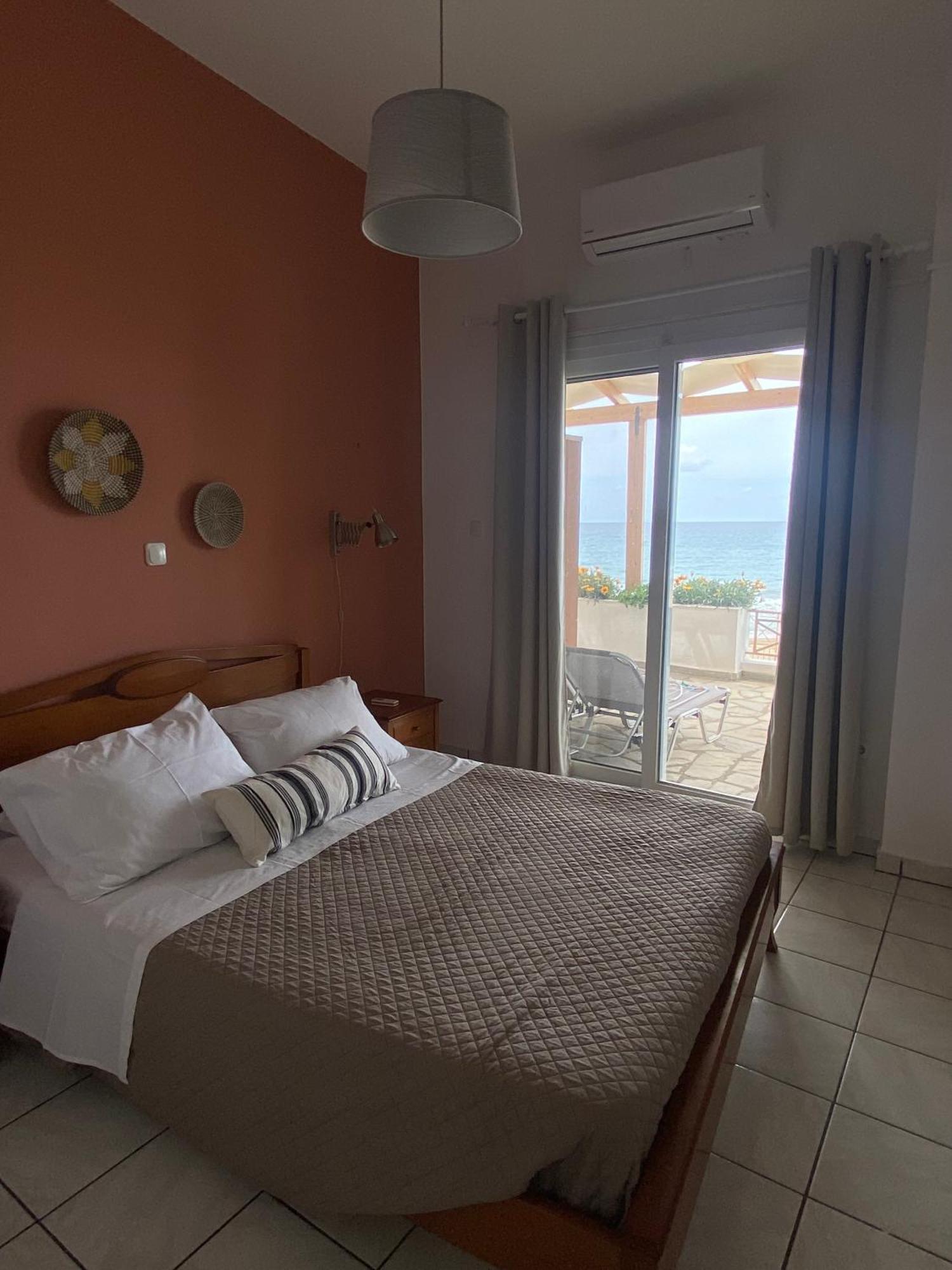 Nereides Apartments Агиос Гордиос Екстериор снимка