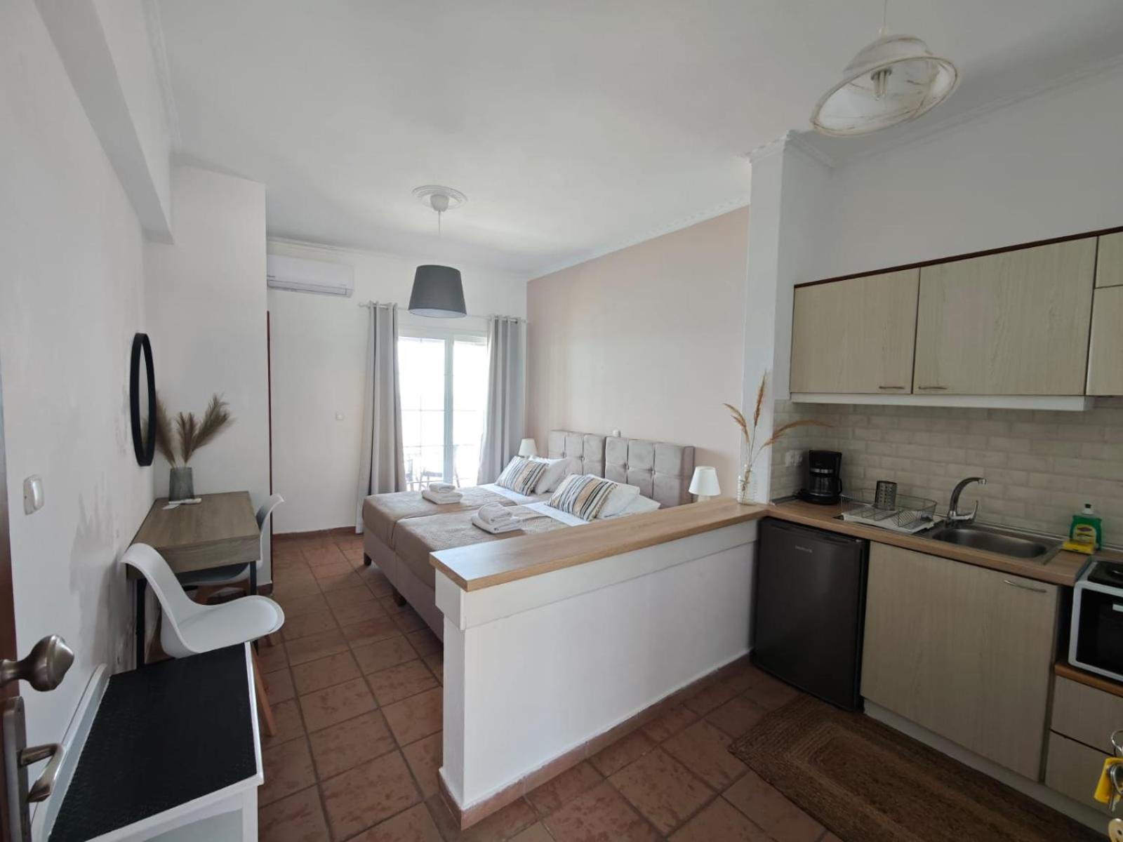 Nereides Apartments Агиос Гордиос Екстериор снимка